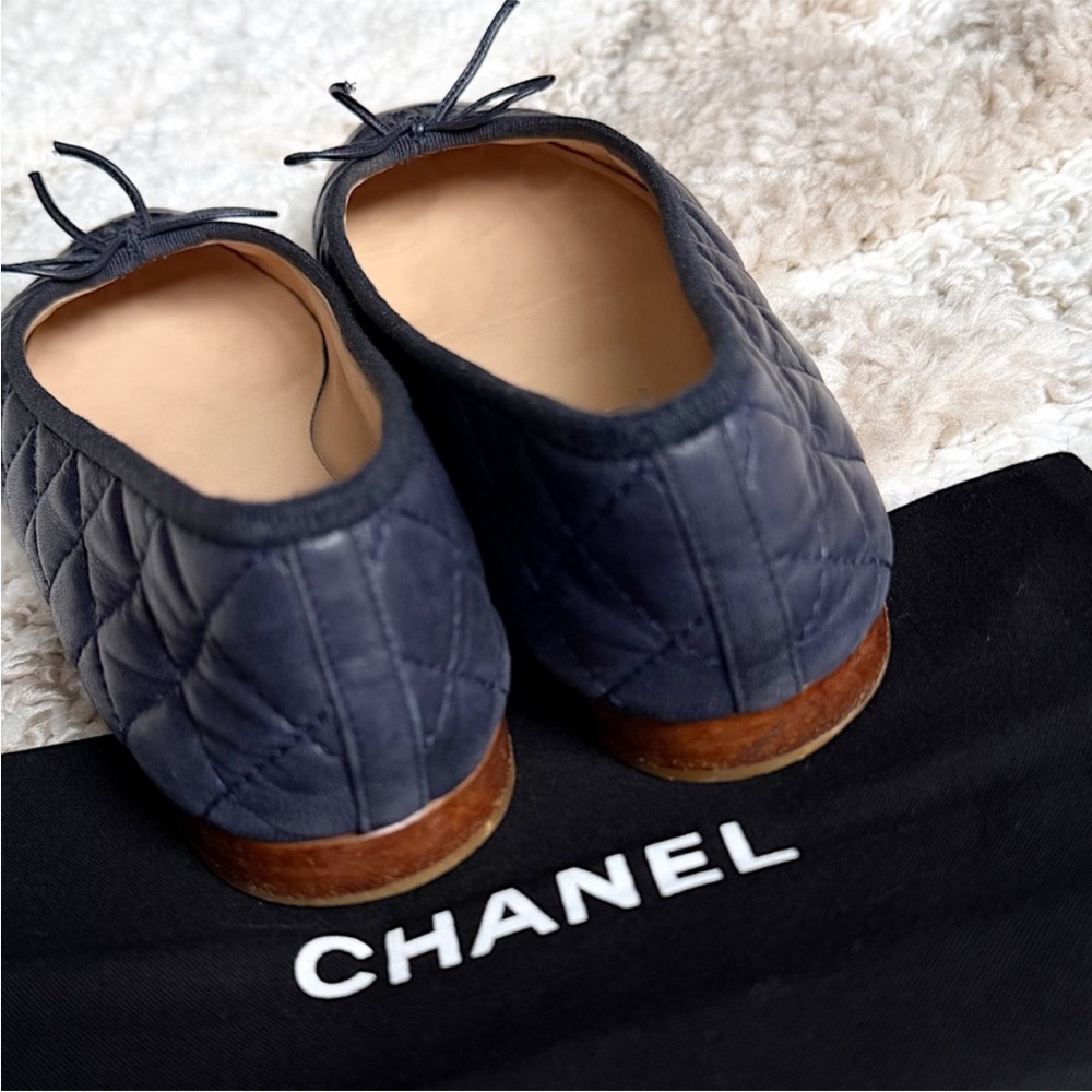Chanel quilted leather navy bow cap toe CC ballet flats 38 G 26250 - Picture 9 of 14